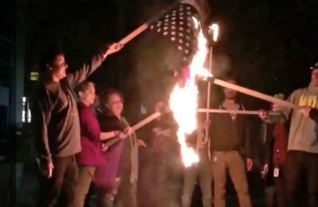 Monrealda etirazçılar ABŞ bayrağını yandırıb