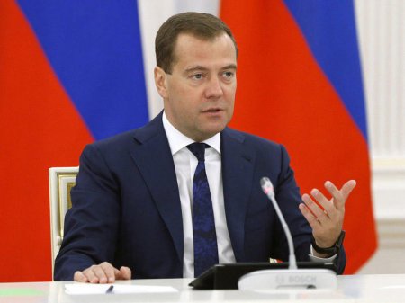 Medvedevi yenidən sədr seçdilər