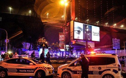 İstanbulda polisə silahlı hücum edilib