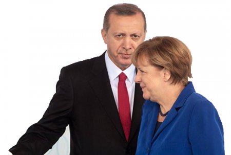 Merkeli Ankaraya gətirən səbəb
