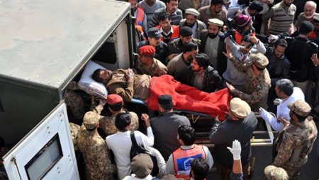 Pakistanda partlayış: 16 ölü, 30 yaralı - FOTO