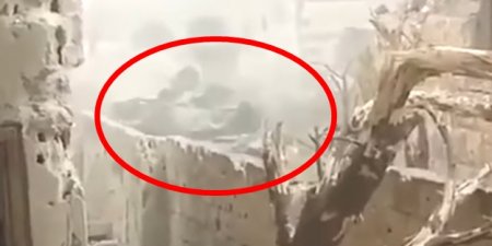 Suriyada rus tankı belə vuruldu - Video