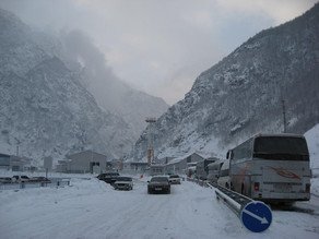 Gürcüstan-Rusiya magistral yolu tam bağlanıb
