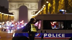 Parisin mərkəzində atışma baş verib, iki polis ölüb - YENİLƏNİB-2
