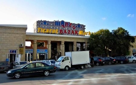 "Təzə bazar"da yanğın başladı