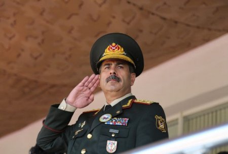 Müdafiə naziri İranda rəsmi səfərdədir