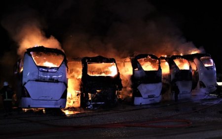 6 sərnişin avtobusu yandı - FOTOLAR