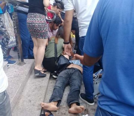 Bakıda metronun qarşısında ölüm - FOTO
