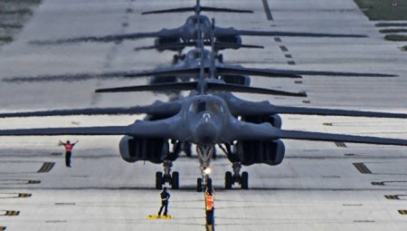 ABŞ bombardmançıları Şimali Koreyaya yaxınlaşdı