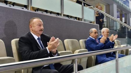 İlham Əliyev milli komandamızın oyununda - FOTO
