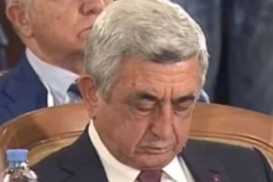Sarkisyan prezidentlərin görüşündə yatdı – VİDEO