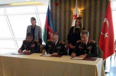 Azərbaycan, Gürcüstan və Türkiyə müdafiə nazirləri protokol imzaladılar