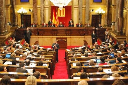 Kataloniya parlamenti fəaliyyətini dayandırdı