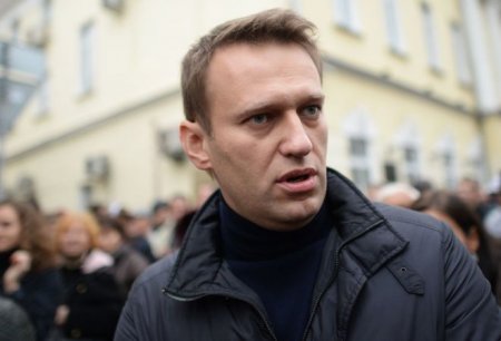Navalnı Putini məhkəməyə verməyə hazırlaşır