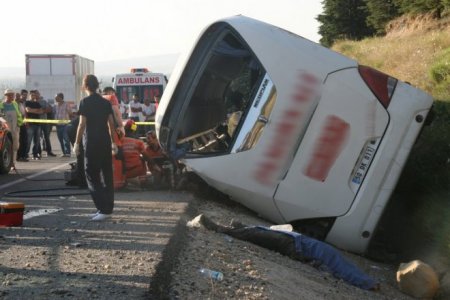 Mazandaranda avtobus aşdı-10 ölü 19 yaralı