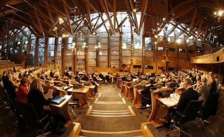 Şotlandiya parlamenti boşaldıldı- HƏYƏCANLI OLAY