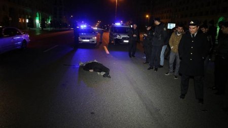 Bakıda DƏHŞƏTLİ QƏZA - Piyadanı iki maşın vuraraq öldürdü
