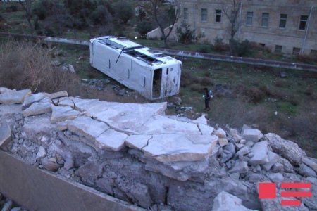 Bakıda sərnişin avtobusu aşdı: 25 yaralı (YENİLƏNDİ) - FOTOLAR