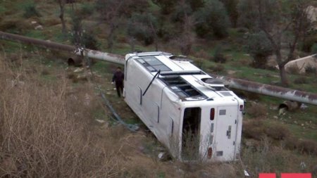 Bakıda sərnişin avtobusu aşdı: 25 yaralı (YENİLƏNDİ) - FOTOLAR