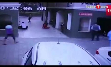 Qadın hamının gözü qarşısında binadan düşdü — Hindistanda faciə+VİDEO