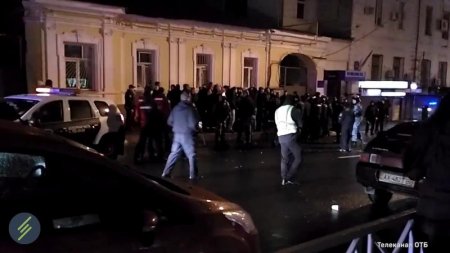 Xarkovda fanatlar arasında kütləvi dava düşdü - VİDEO
