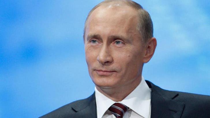 Putin: “90-cı illərdə silahla yatırdım“
