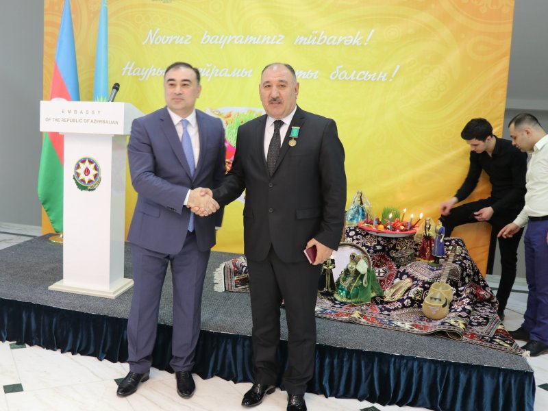 Nursultan Nazarbayev  həmyerlimizə tərəqqi medalı tərtif etdi