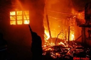 Qusarda 10 otaqlı ev yandı