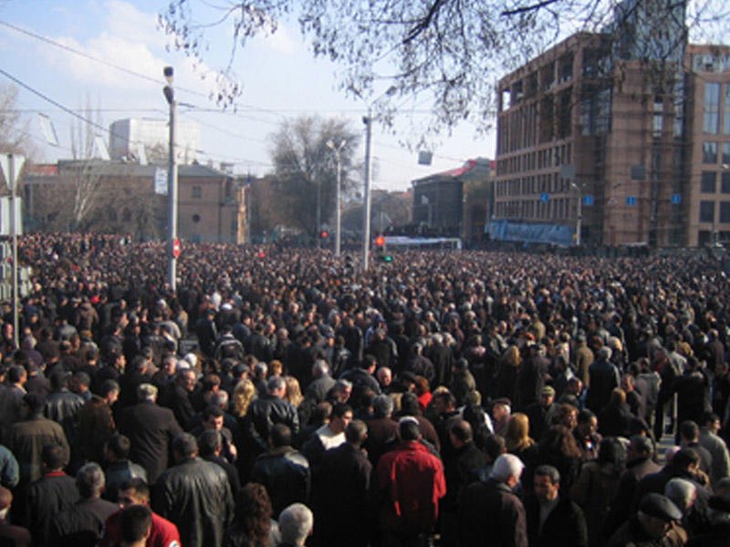 Yerevanda Sarqsyana qarşı etirazlar