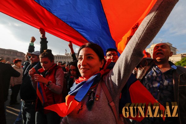 Ermənistan hakimiyyəti müxalifətlə danışıqlara başlayır