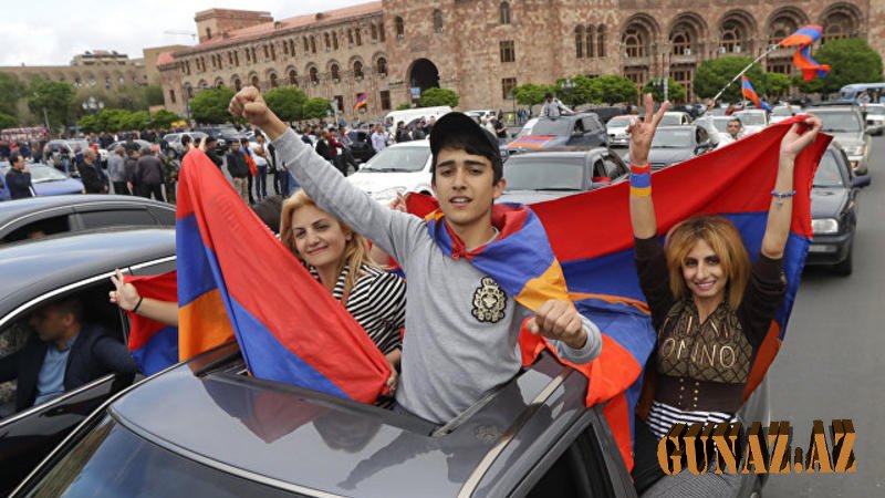 Ermənistanda müxalifətin mitinqi konsertlə başa çatdı
