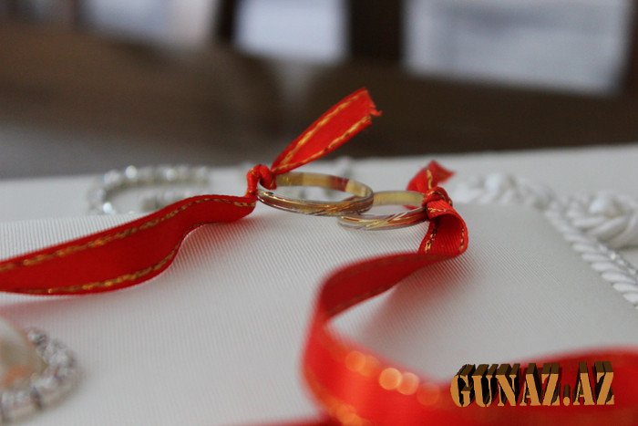 Türkiyəli məşhur müğənni nişanlandı – FOTO