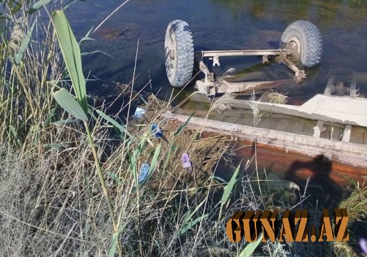 Qusarda traktor kanala aşdı - Sürücü öldü