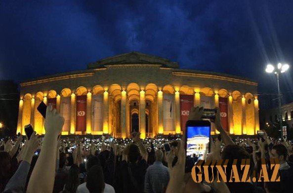 Tbilisidə parlament qarşısında kütləvi aksiya keçirilir