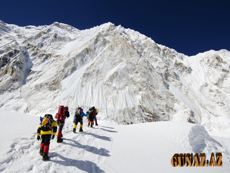 Everesti fəth etmək istəyən 2 alpinistin meyiti tapıldı
