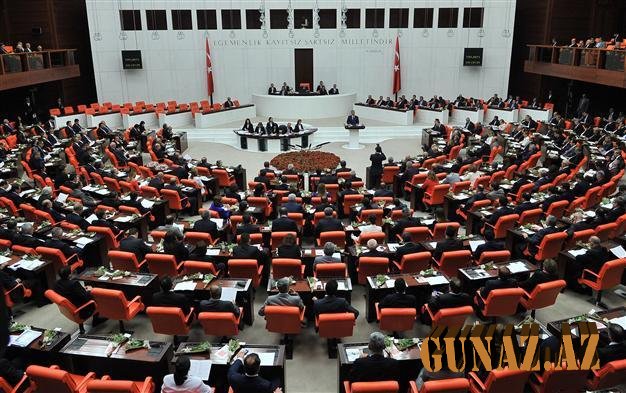 Türkiyə parlamentinin yeni deputatları and içdilər