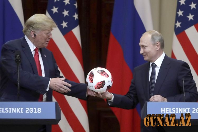 Putin Trampa DÇ-nin rəsmi topunu hədiyyə edib