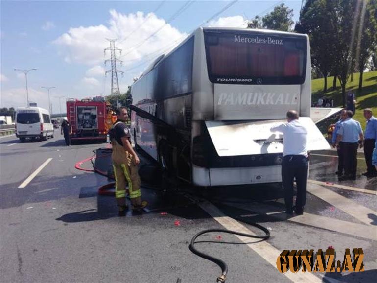 İstanbulda sərnişin dolu avtobus yandı
