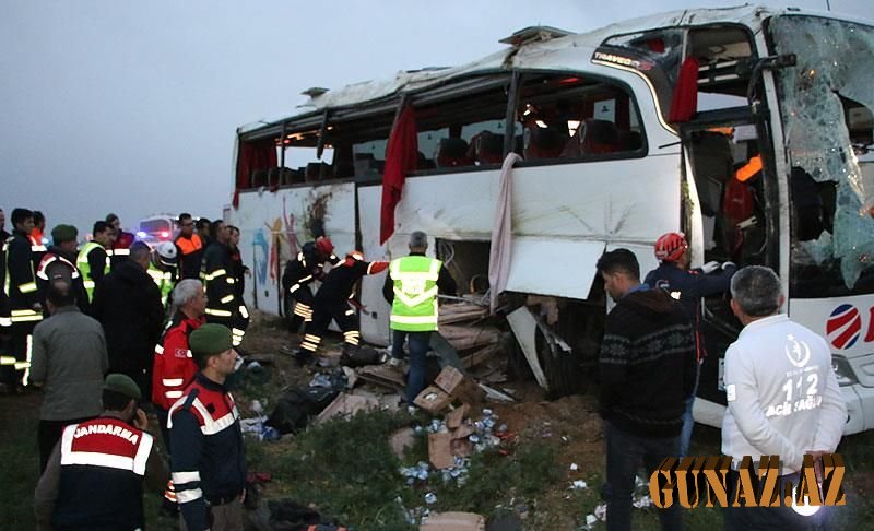 Türkiyədə avtobus aşıb: 1 ölü, 24 yaralı