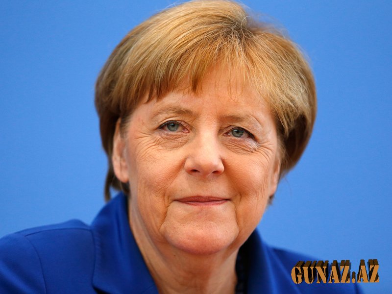 Merkel qonşu ölkəyə səfər edəcək