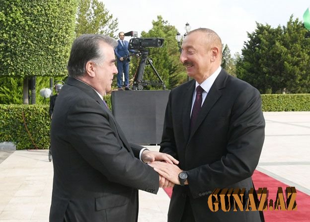 İlham Əliyev Tacikistan Prezidentini təbrik etdi