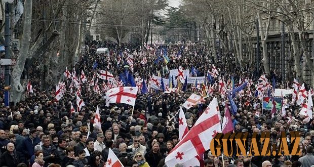 Tbilisidə etirazçılarla polis arasında qarşıdurma