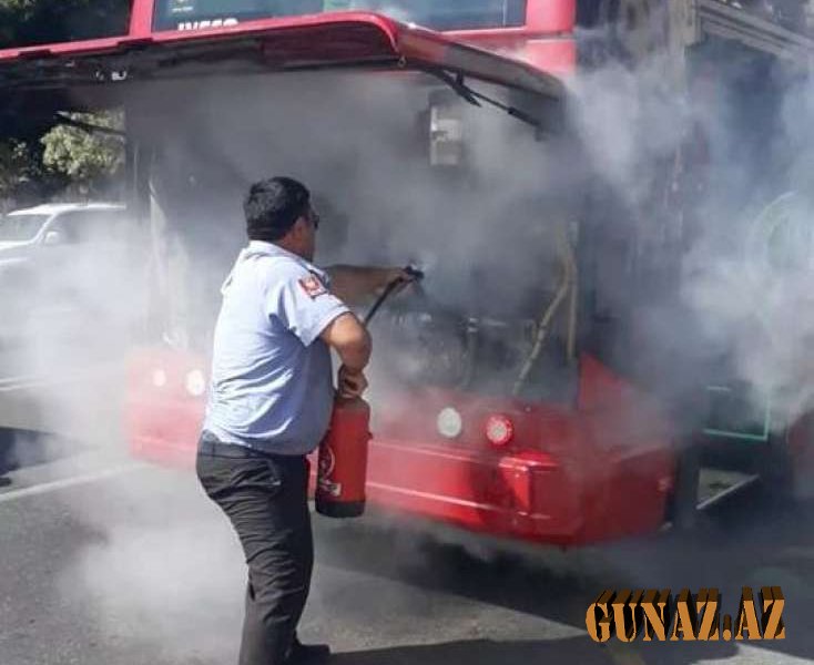 "Baku Bus"ın avtobusu alovlandı - VİDEO