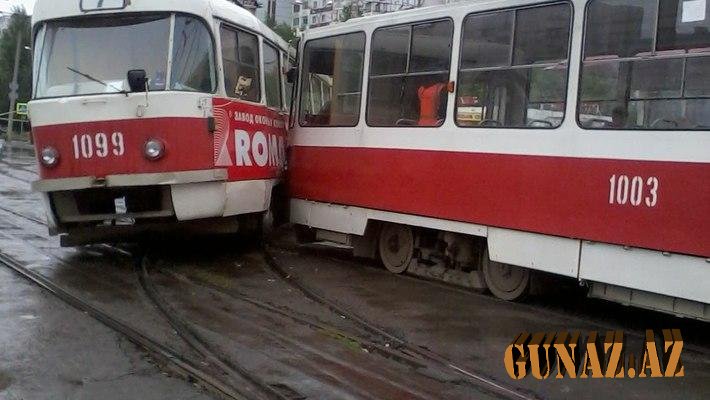Tramvay xətdən çıxdı - 3 ölü, 2 yaralı
