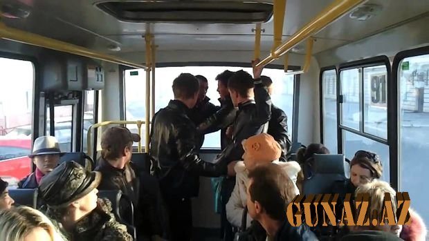Avtobus konduktoru amansızcasına döyüldü – VİDEO
