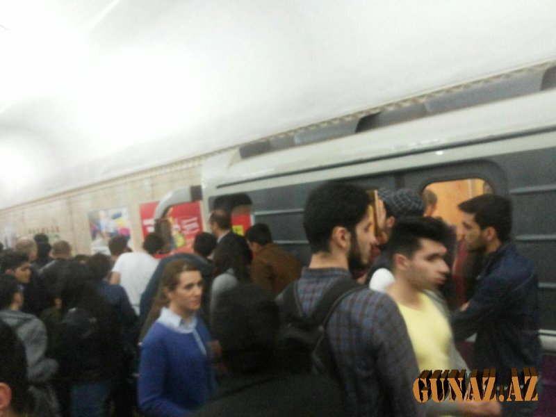 Metroda həyəcan: qatarlar boşaldıldı