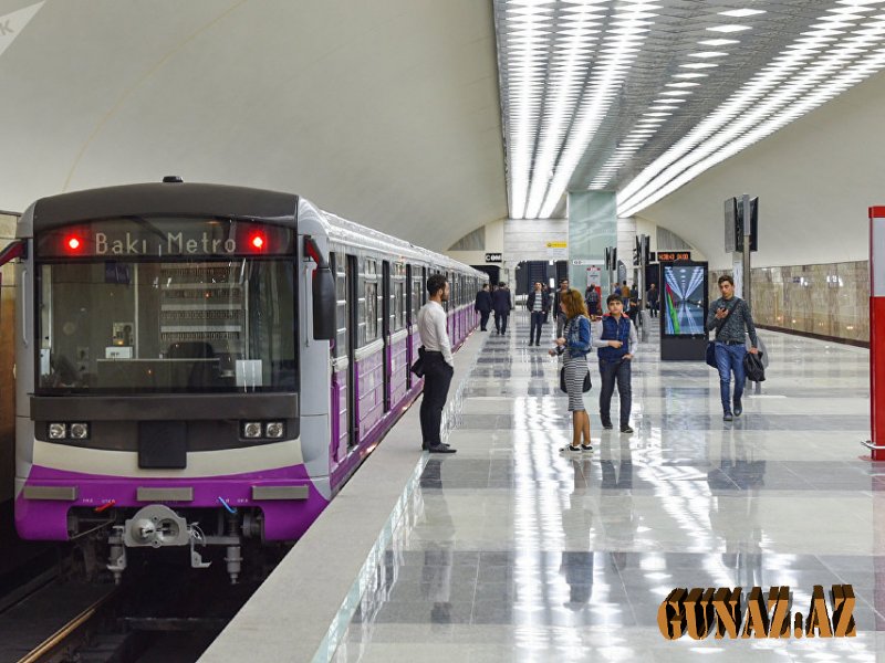 Bakı metrosunda qatarlarda problem yarandı