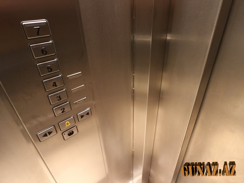 4 nəfər liftdə köməksiz vəziyyətdə qaldı