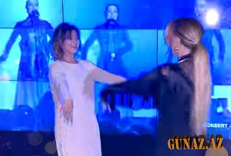 Aygün Kazımova qızı ilə gürcü havasına oynadı - Video