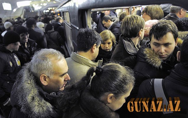 Bu səhər Bakı metrosunda ciddi sıxlıq yaranıb